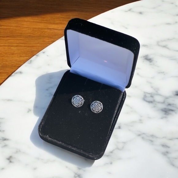 Vintage Stud Earrings - Picture 3 of 5